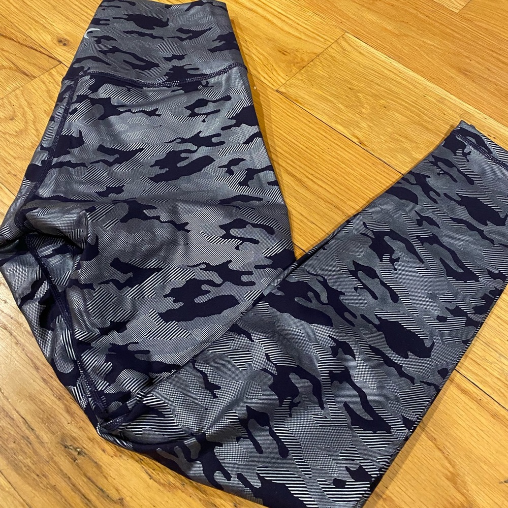 ZYIA silver camo supreme hi-rise 7/8 24” 6-8 nwt